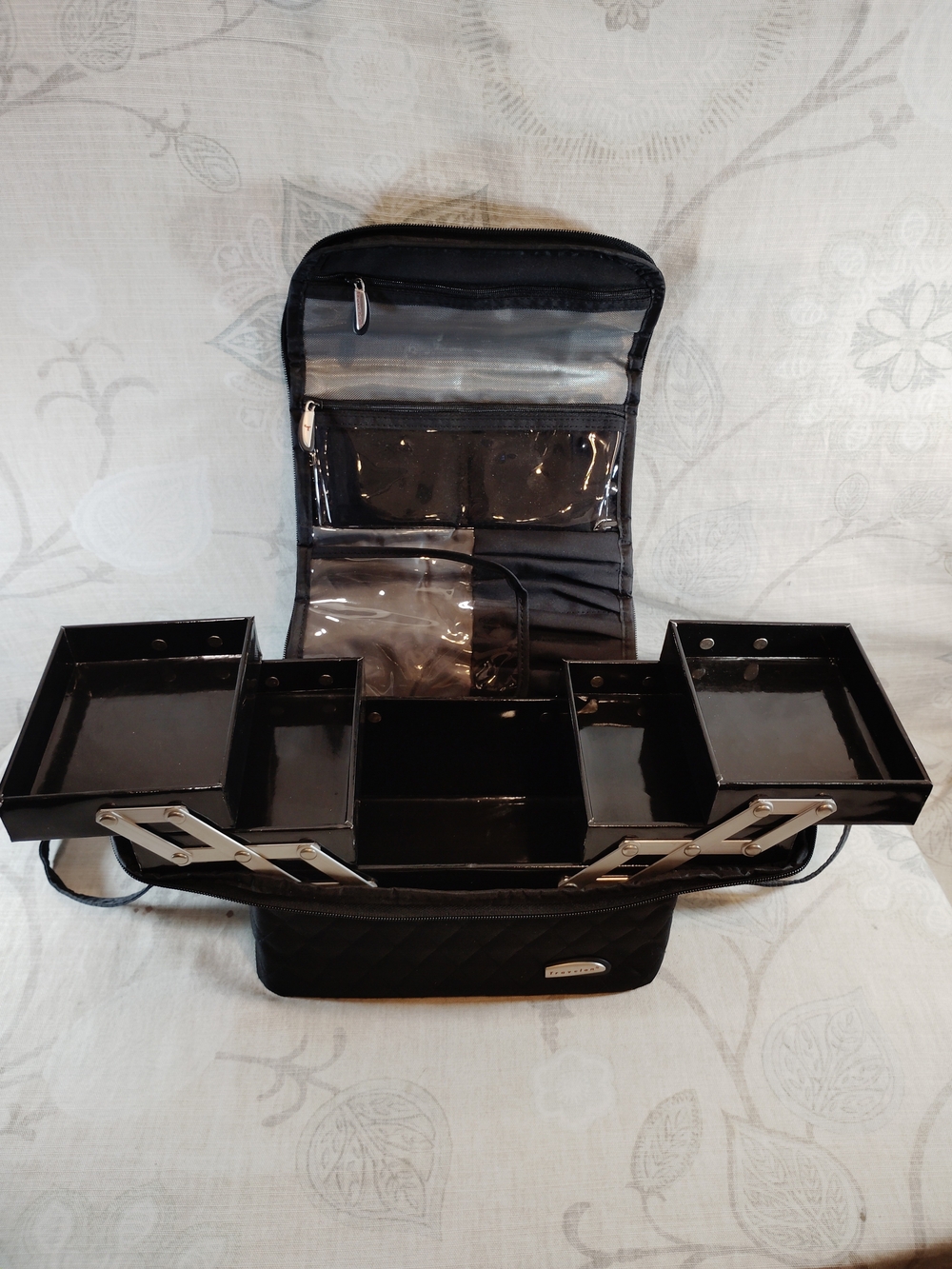 Travelon 2 Tier Expanding Black Quilted Cosmetic Shoulder Bag/Travel Organizer